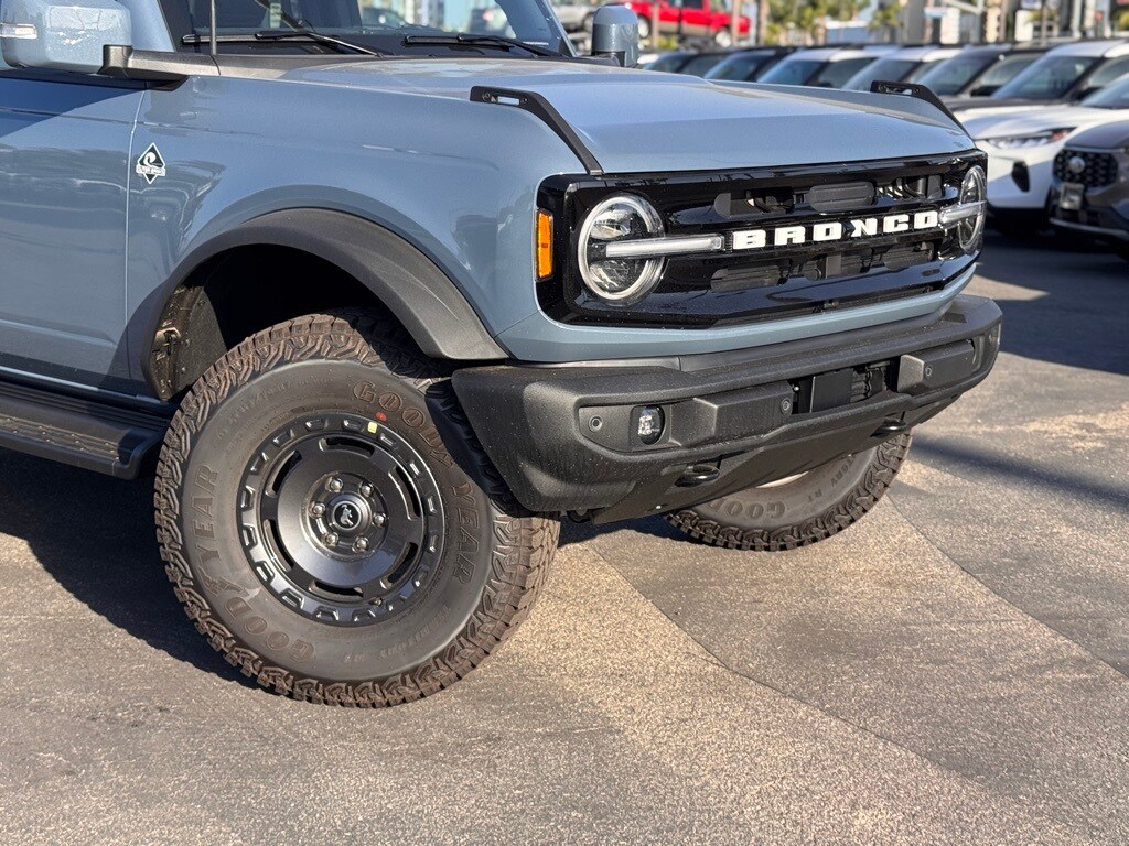 2025 Ford Bronco Outer Banks photo 3