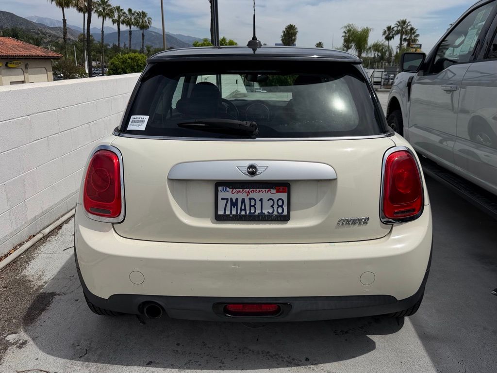 2015 MINI Hardtop 2 Door Cooper photo 4