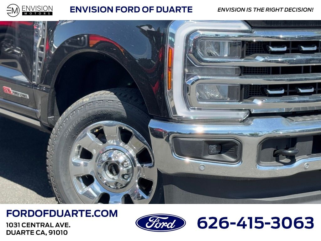 2025 Ford F-250 Platinum photo 4