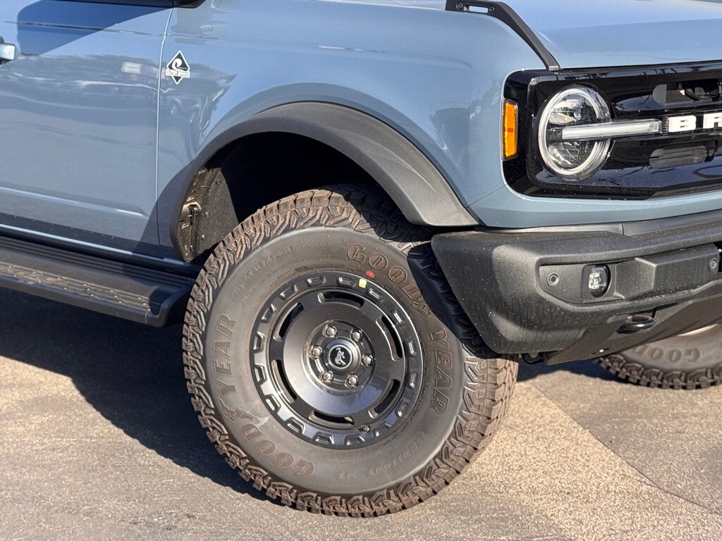 2025 Ford Bronco Outer Banks photo 4