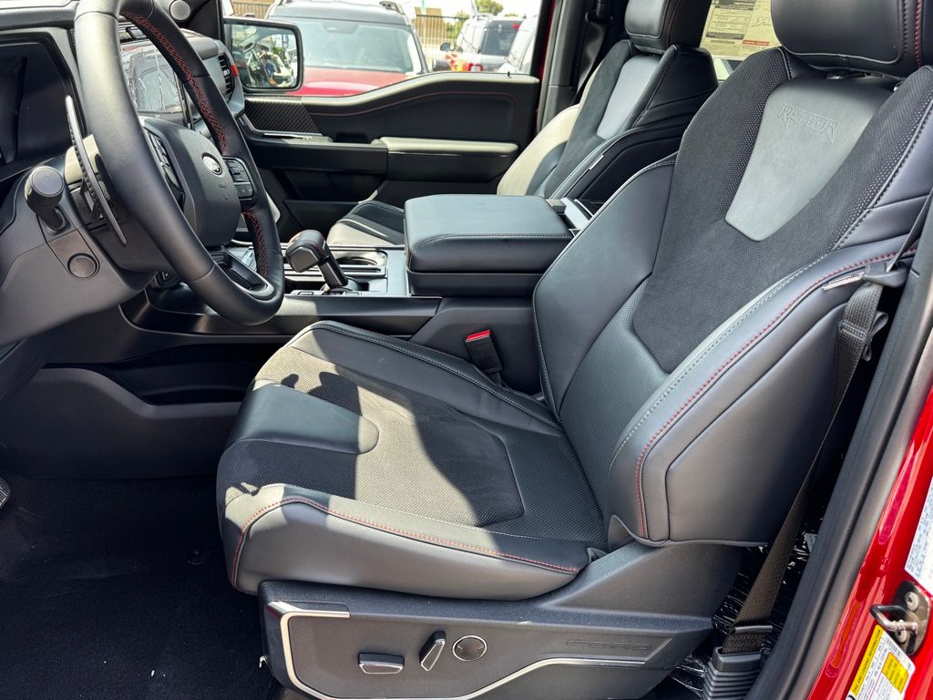 2025 Ford F-150 Raptor - Photo 19