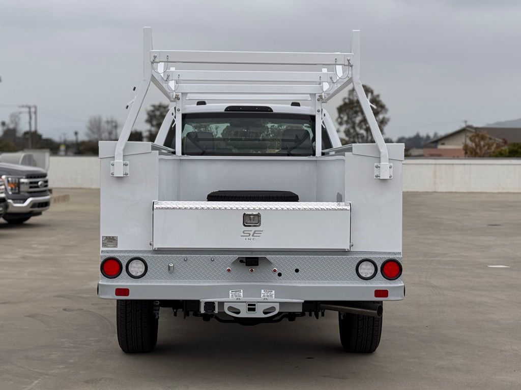 2025 Ford F-350 Super Duty Chassis Cab XLT - Photo 11