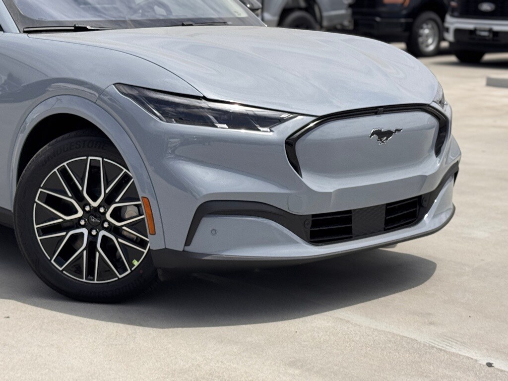 2025 Ford Mustang Mach-E Premium photo 2
