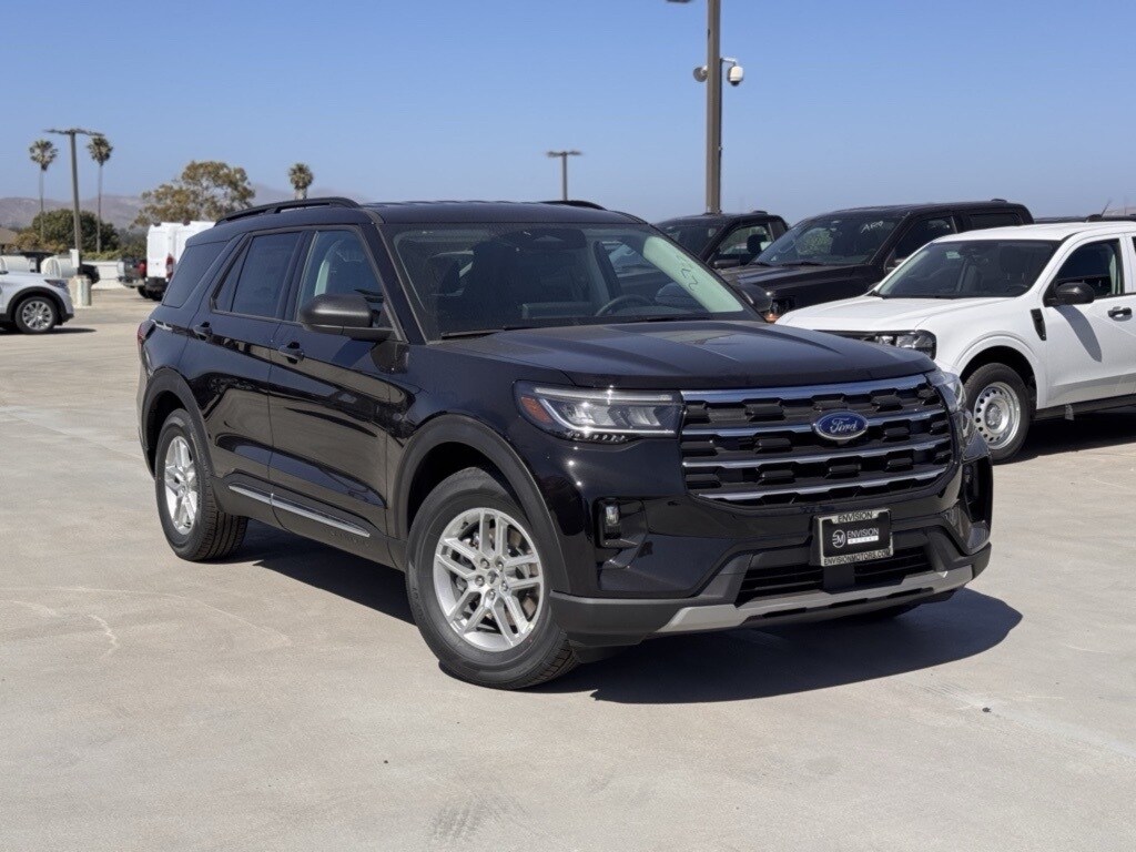 2025 Ford Explorer photo 2