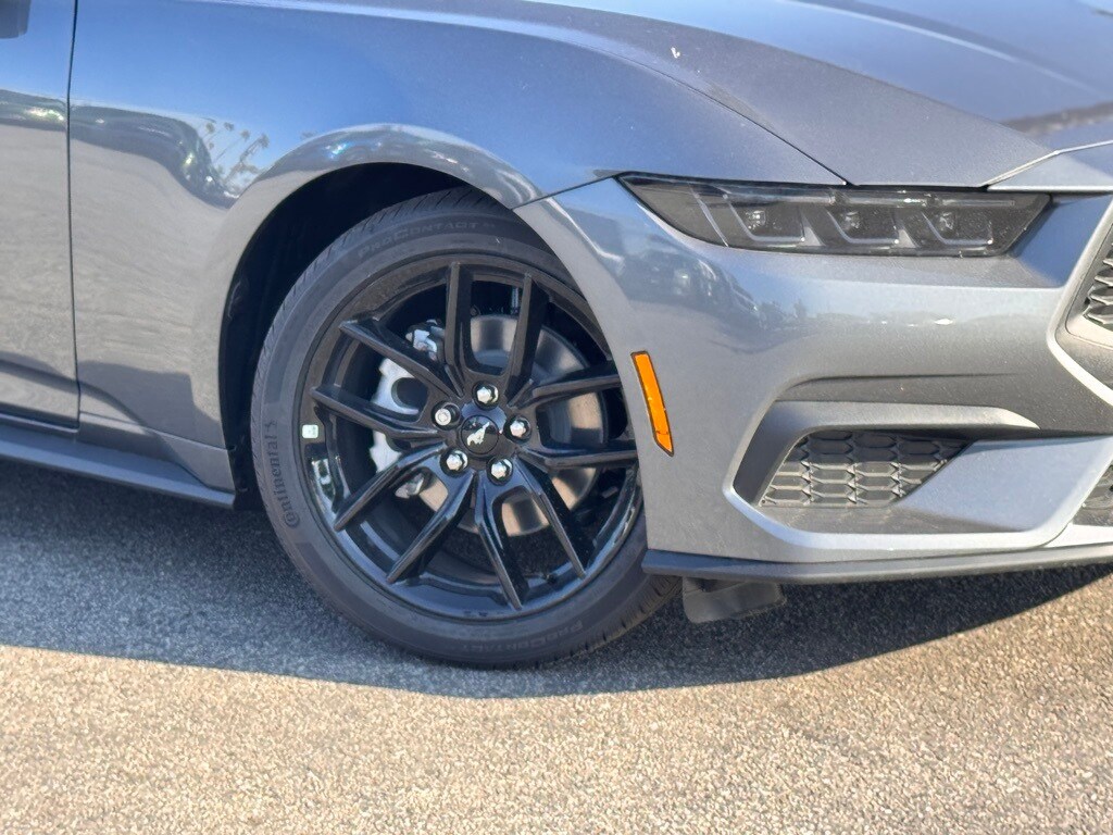 2025 Ford Mustang EcoBoost photo 4
