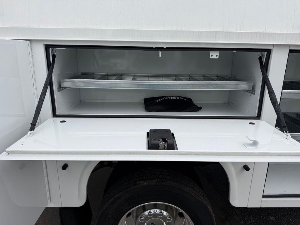 2025 Ford F-550 Super Duty Chassis Cab XLT - Photo 22