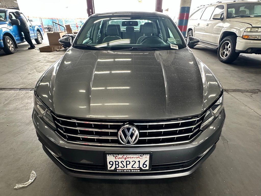 2016 Volkswagen Passat TDI S R-Line photo 2