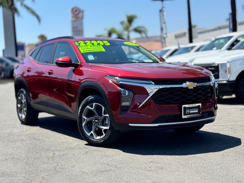 2024 Chevrolet Trax LT photo 2