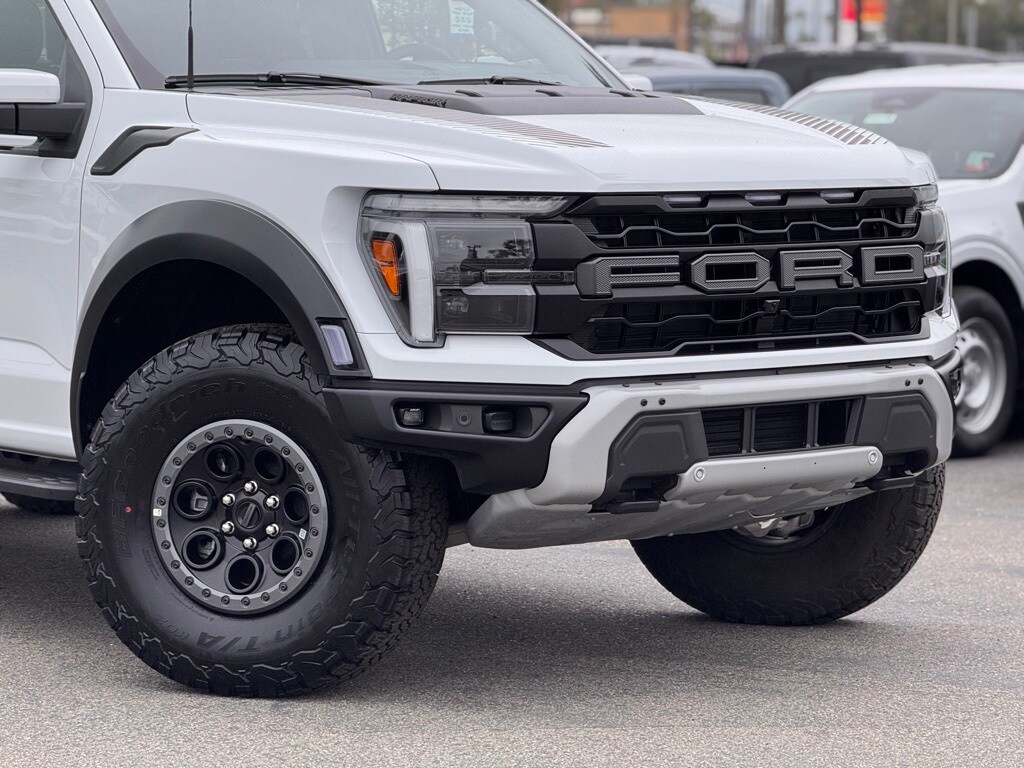 2025 Ford F-150 Raptor photo 3