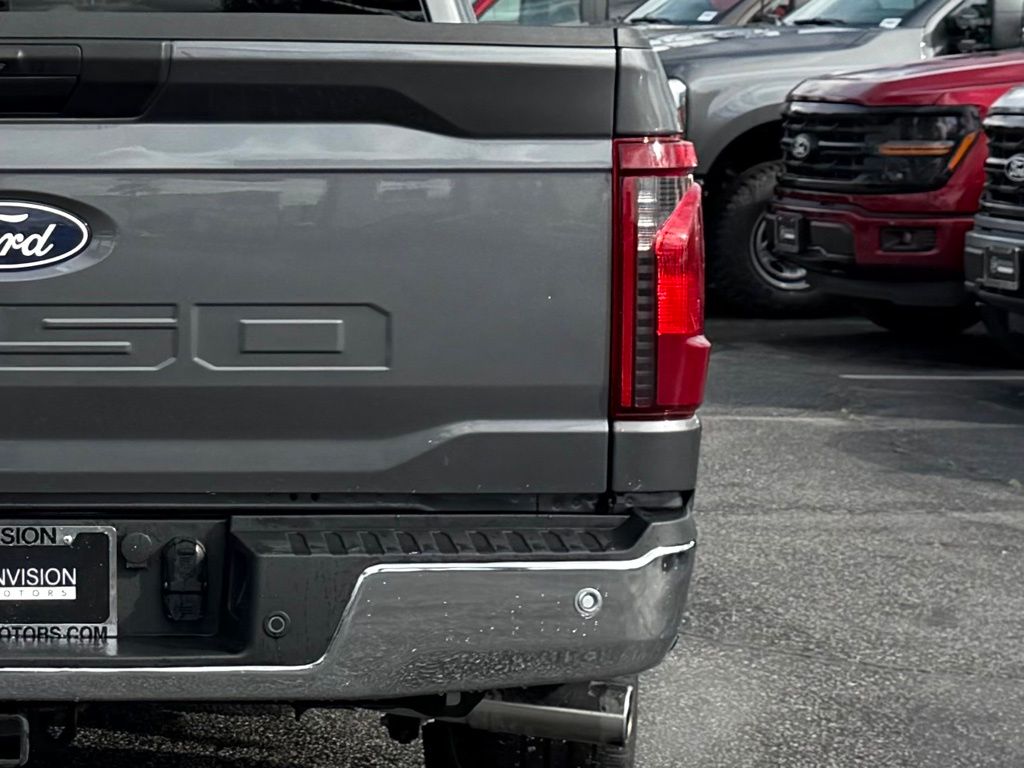 2025 Ford F-150 XLT photo 6