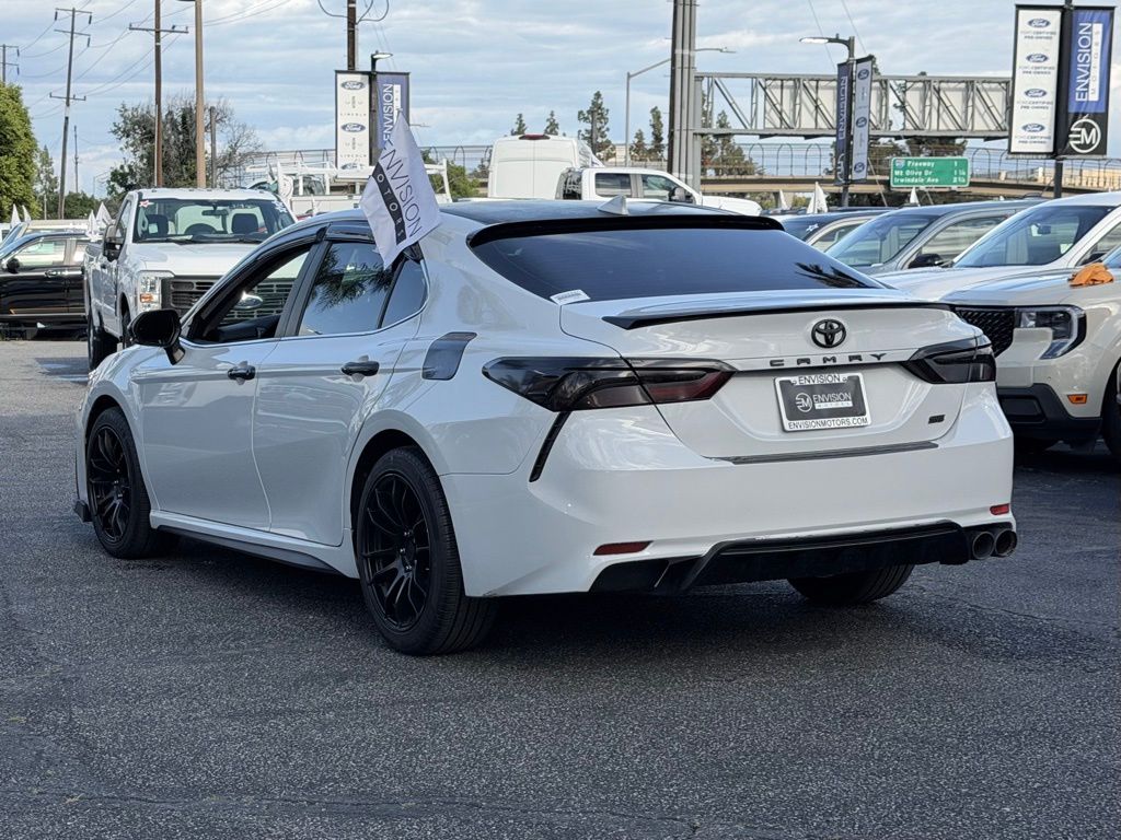 2022 Toyota Camry SE photo 5