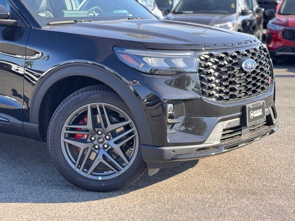 2025 Ford Explorer ST photo 3
