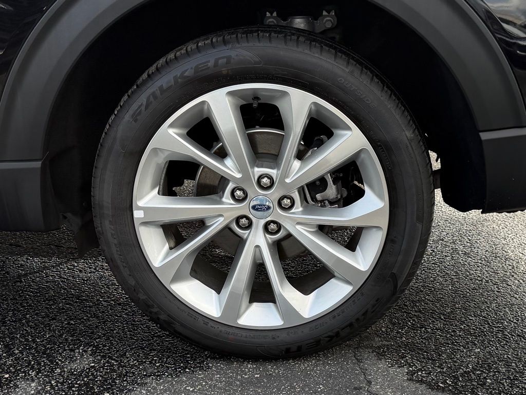 2023 Ford Explorer Platinum photo 5