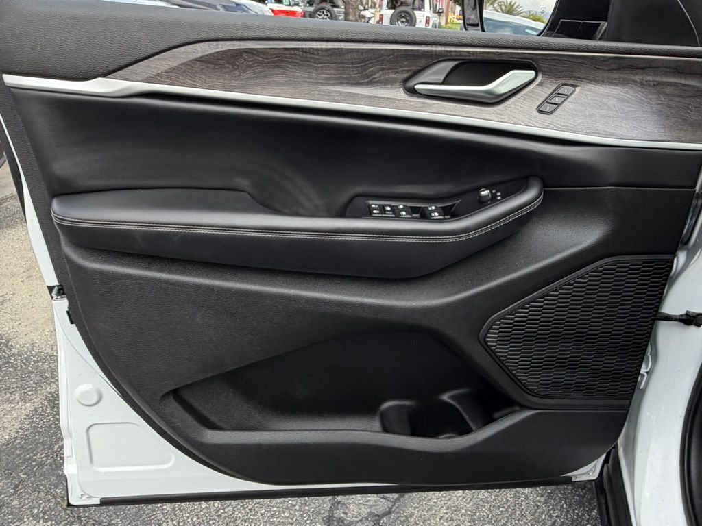 2023 Jeep Grand Cherokee L Limited - Photo 13