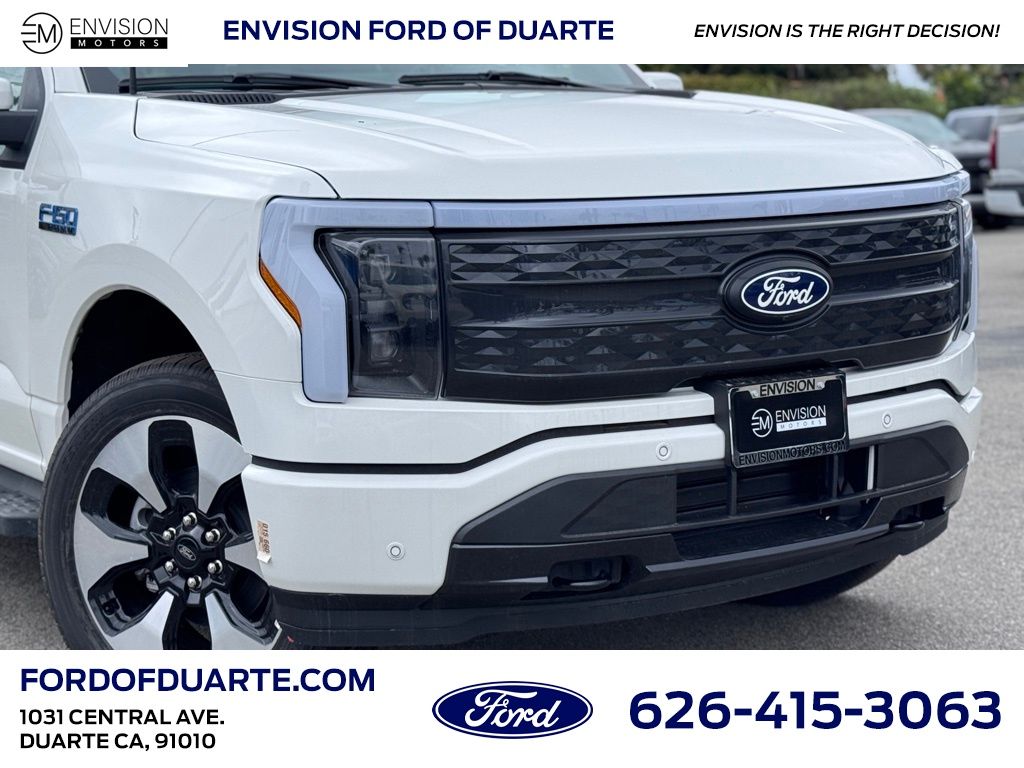 2025 Ford F-150 Lightning Platinum photo 2