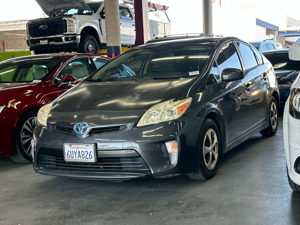 2012 Toyota Prius Three photo 3