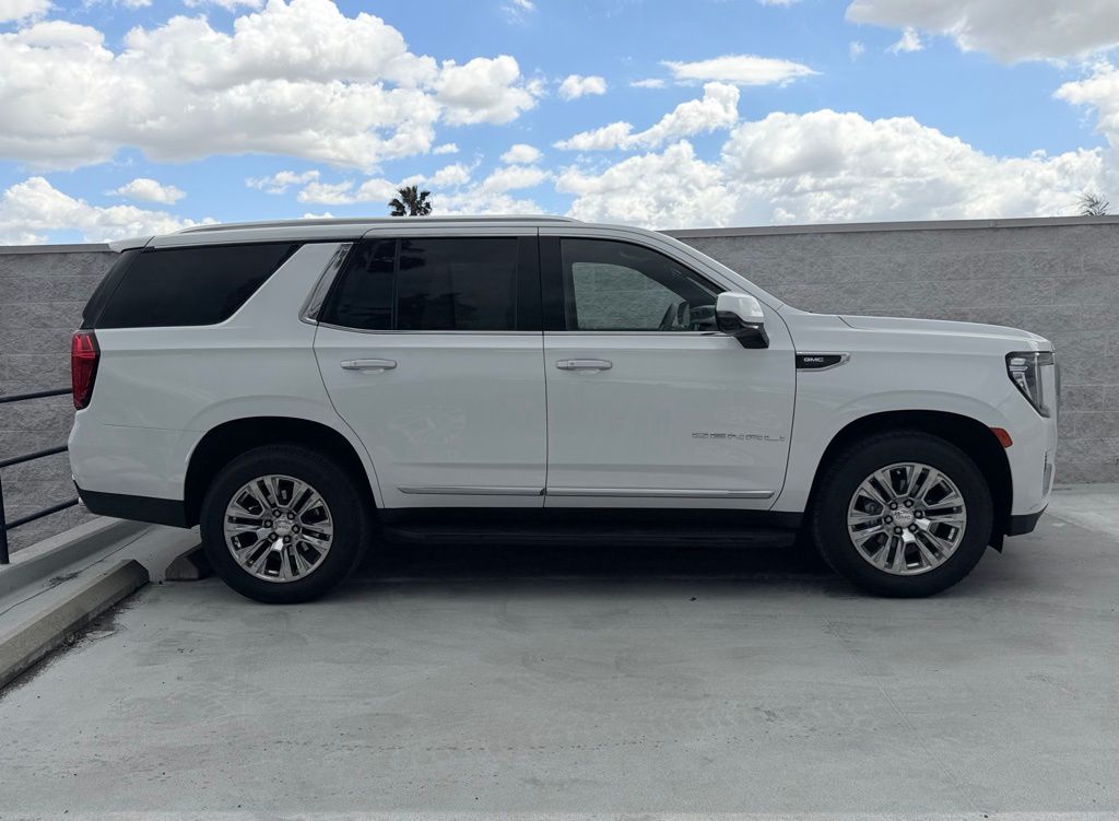 2021 GMC Yukon Denali photo 3