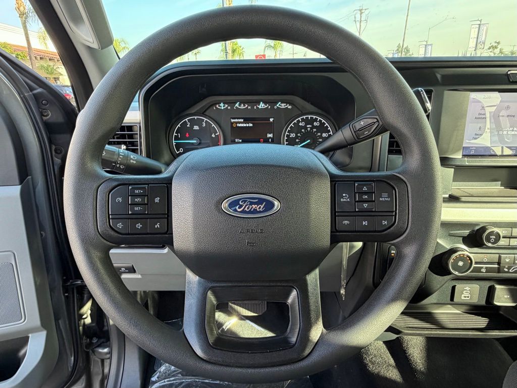 2025 Ford F-550 Super Duty Chassis Cab XLT - Photo 22
