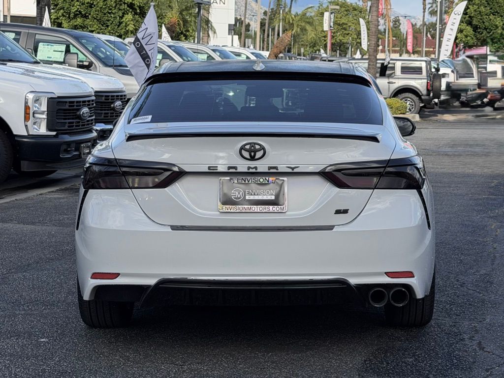 2022 Toyota Camry SE photo 6