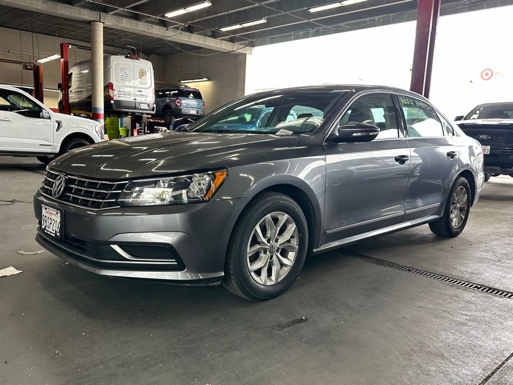 2016 Volkswagen Passat TDI S R-Line photo 3