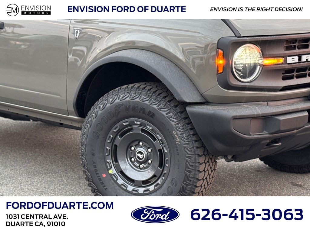 2025 Ford Bronco Base photo 3