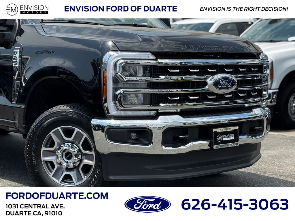 2025 Ford F-250 Lariat photo 2