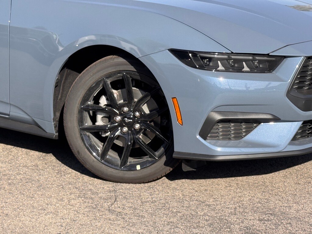 2025 Ford Mustang EcoBoost Premium photo 4