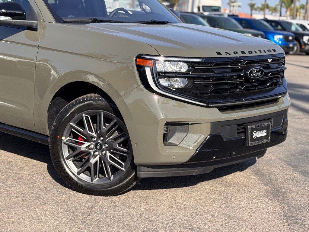 2025 Ford Expedition MAX Platinum photo 3