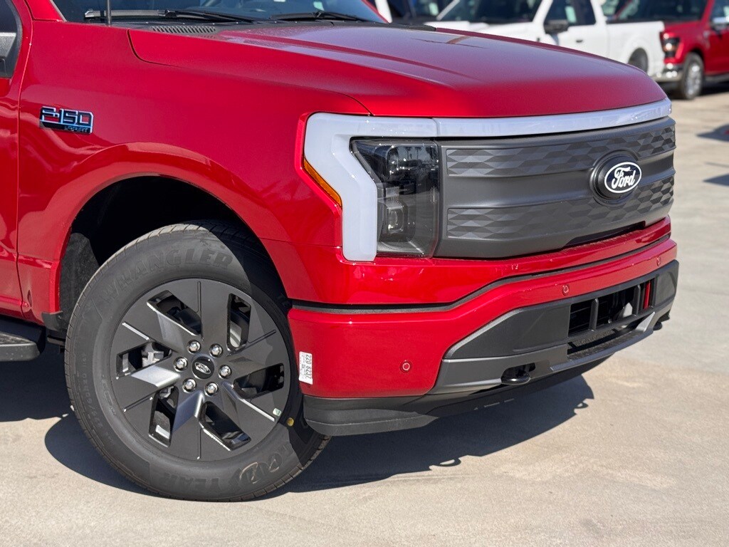 2025 Ford F-150 Lightning photo 3