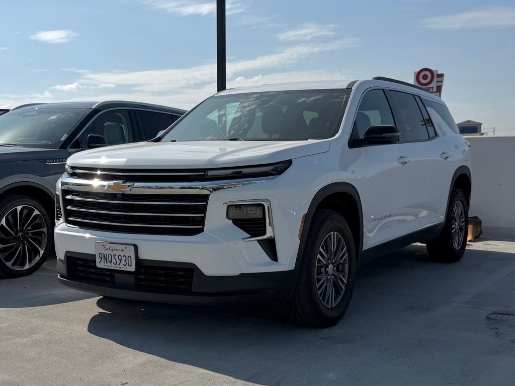 2025 Chevrolet Traverse LT photo 3