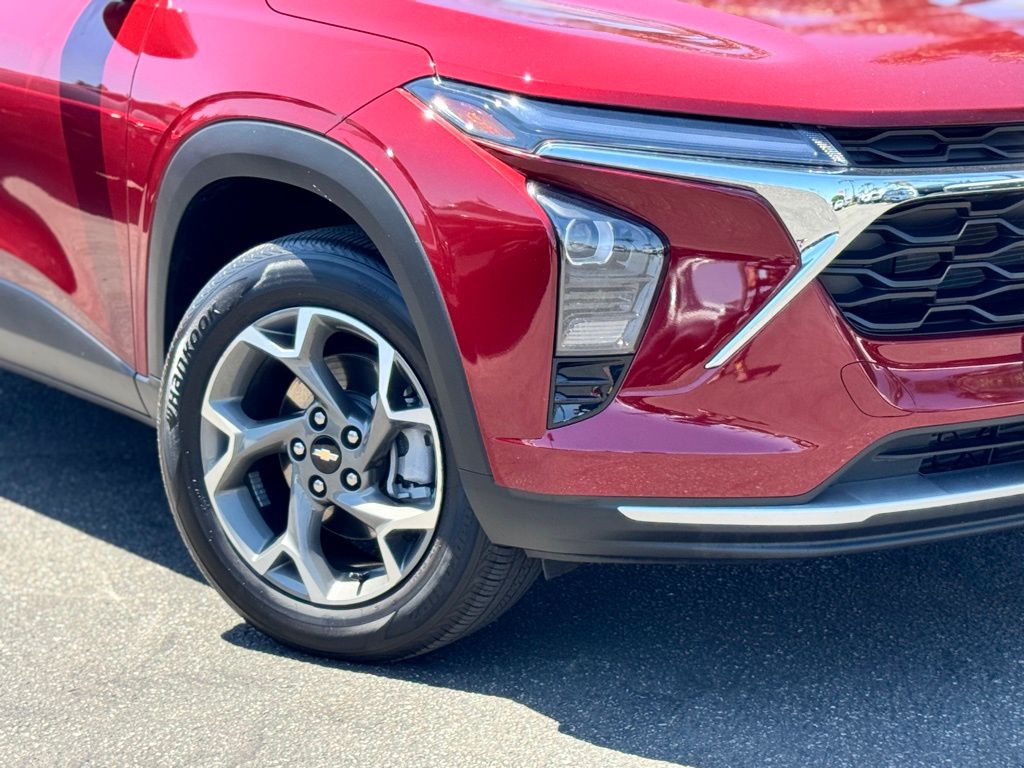 2024 Chevrolet Trax LT photo 4