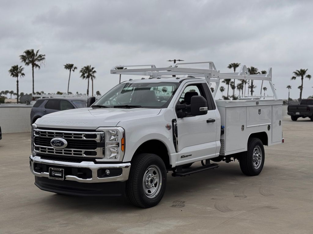2025 Ford F-350 Super Duty Chassis Cab XLT - Photo 7