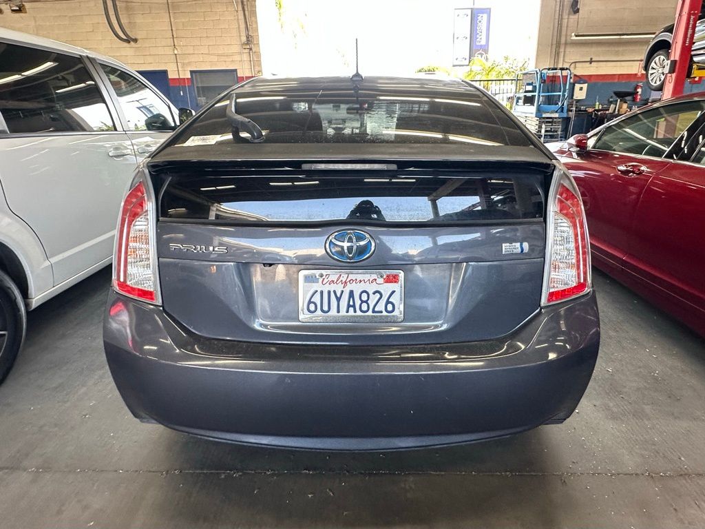 2012 Toyota Prius Three photo 4