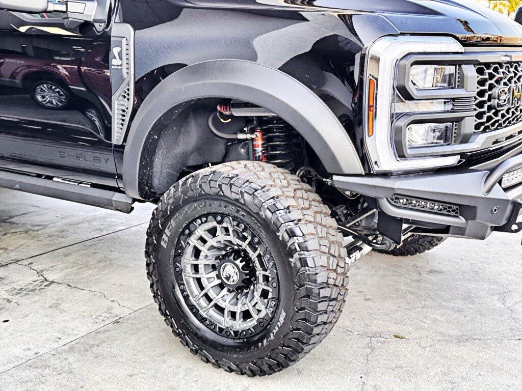 2025 Ford F-250 Lariat photo 4