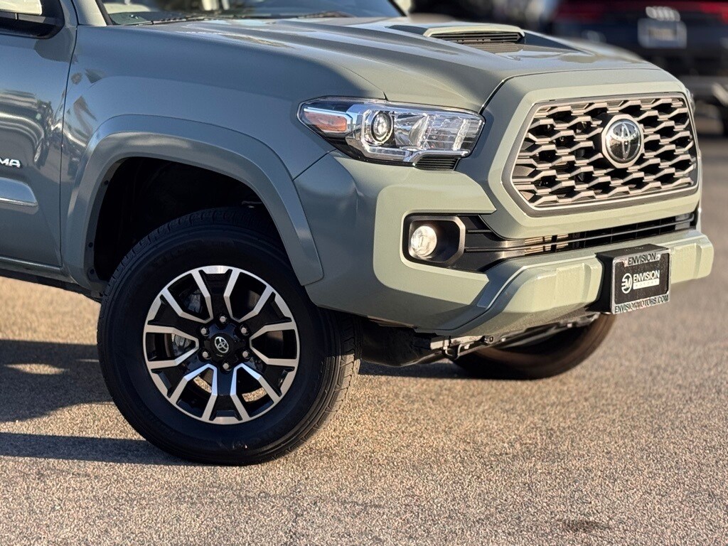 2023 Toyota Tacoma TRD Sport V6 4x4 photo 3