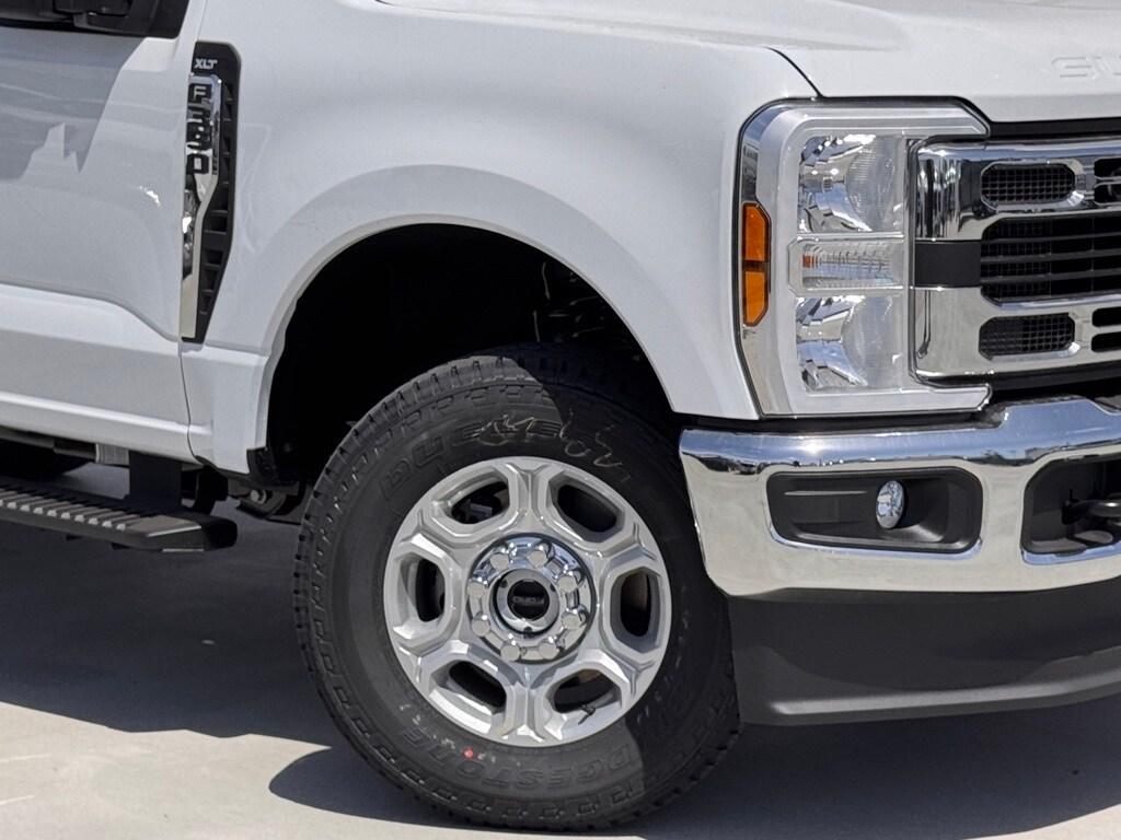 2025 Ford F-350 XLT photo 4
