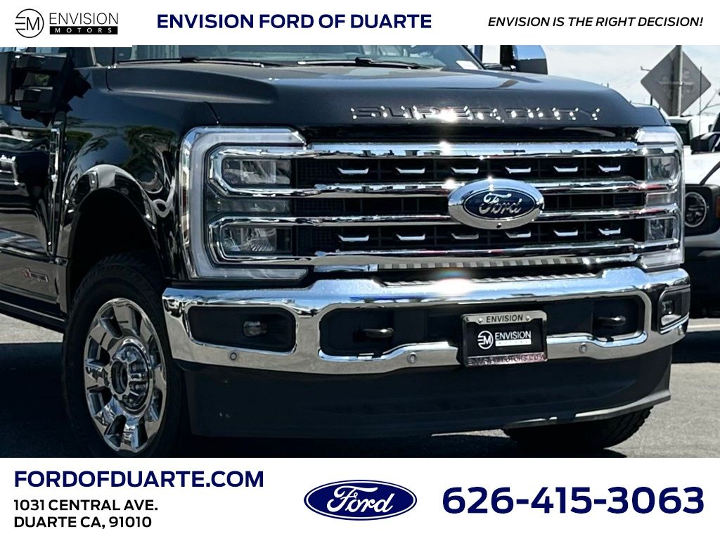 2025 Ford F-250 Lariat FX4 photo 2