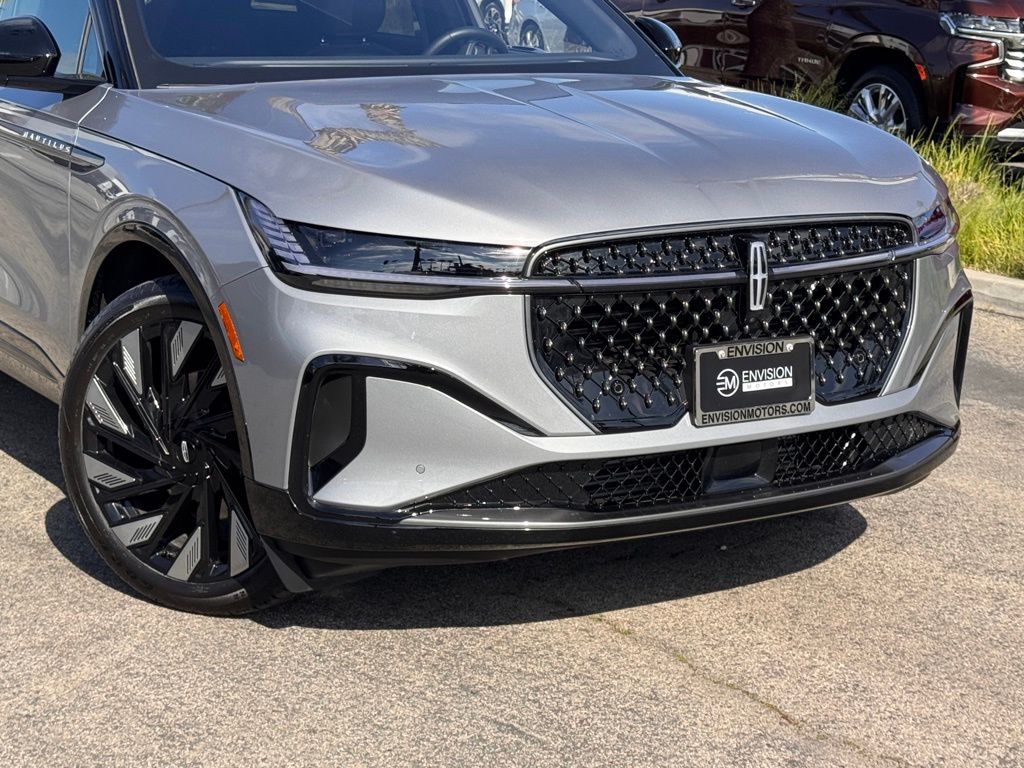 2025 Lincoln Nautilus Reserve photo 2