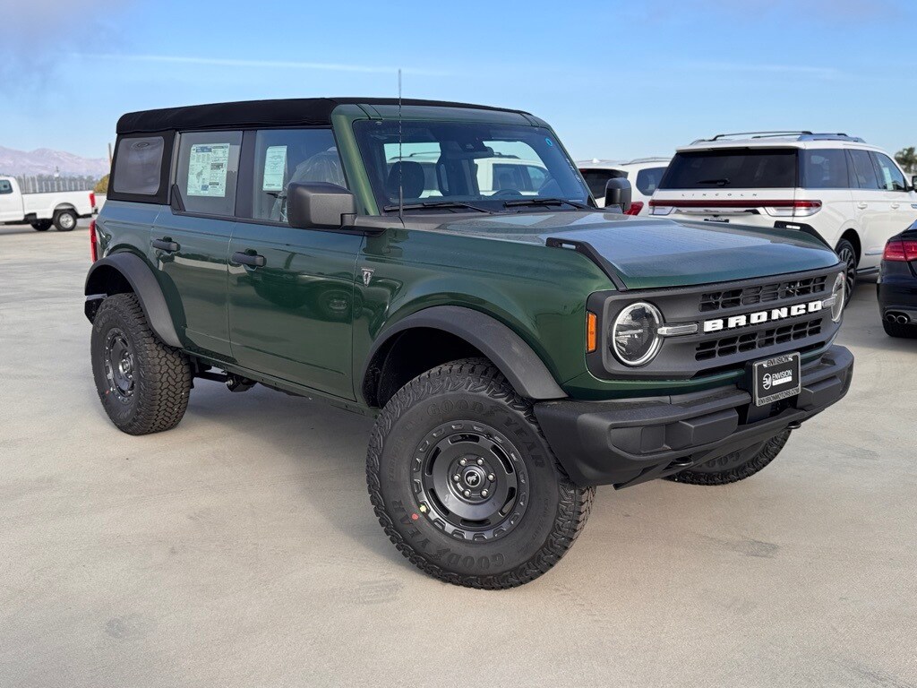 2025 Ford Bronco Base photo 2