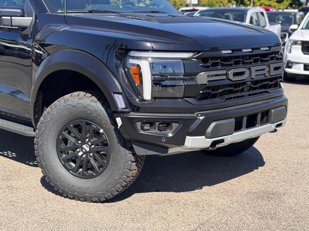 2025 Ford F-150 Raptor photo 3