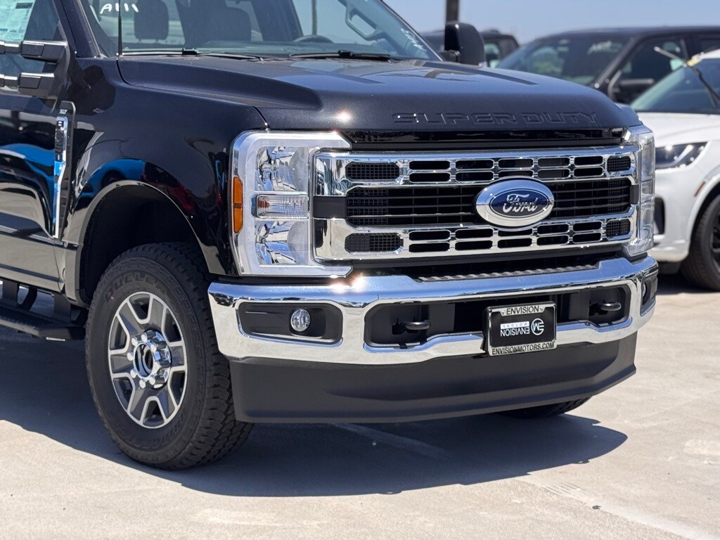 2025 Ford F-350 XLT photo 4