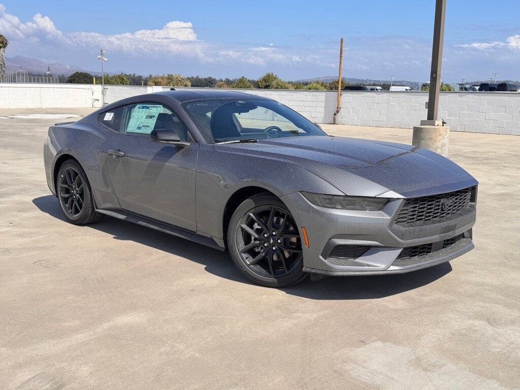 2025 Ford Mustang EcoBoost photo 2