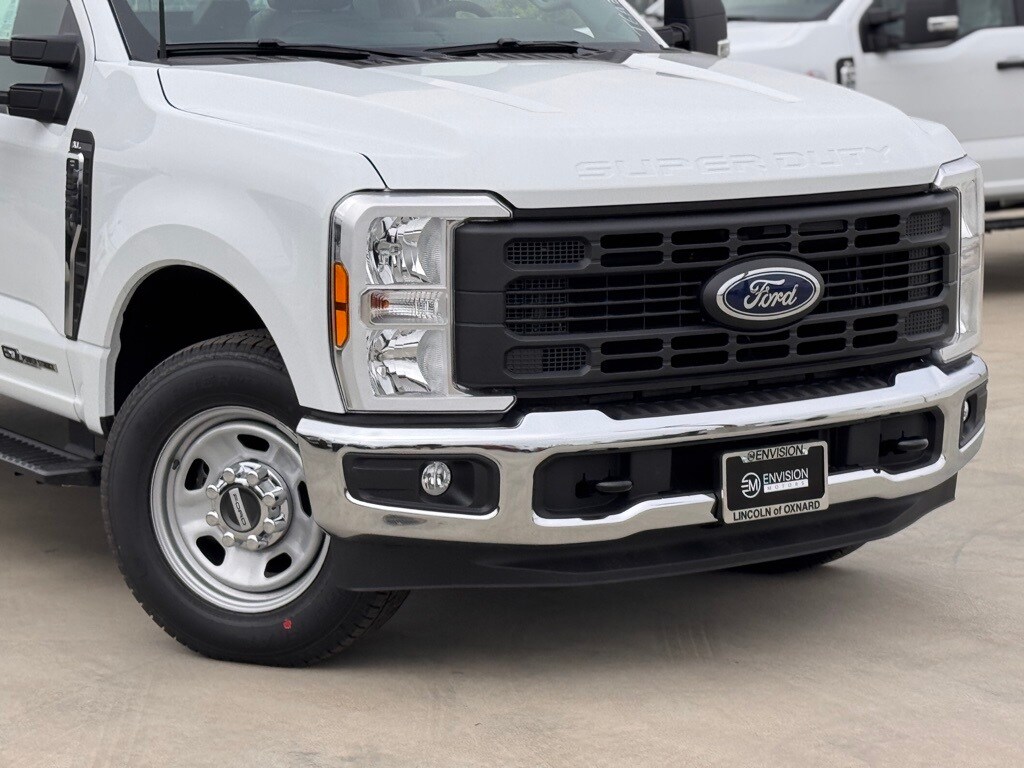 2025 Ford F-350 XL photo 3