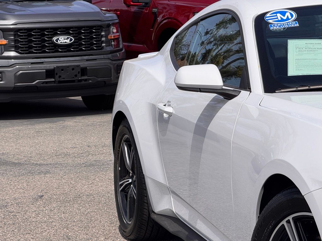 2024 Ford Mustang photo 4