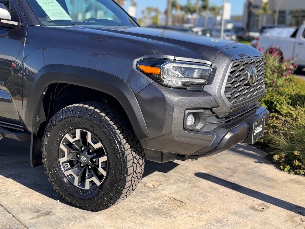 2023 Toyota Tacoma TRD photo 3