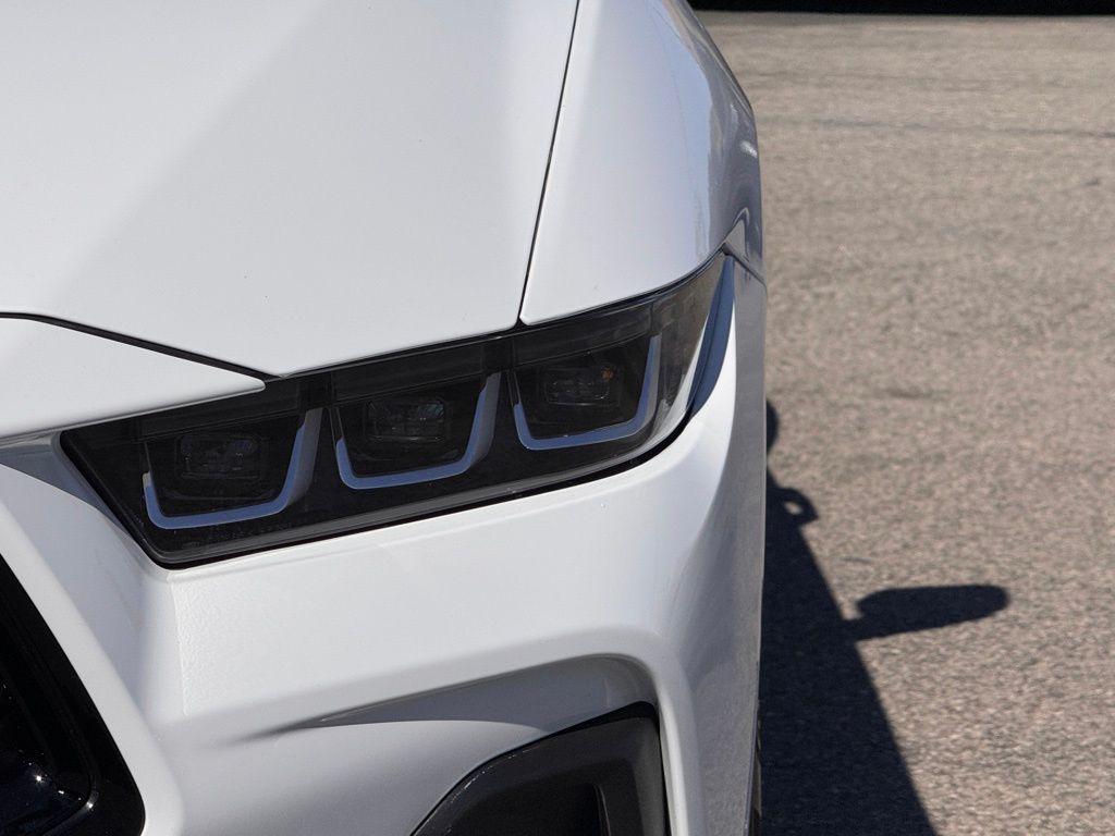 2024 Ford Mustang photo 3