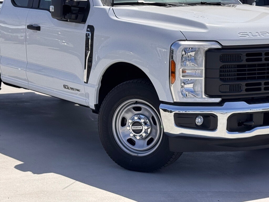 2025 Ford F-350 XL photo 4