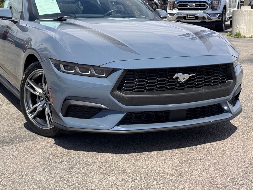 2025 Ford Mustang photo 2