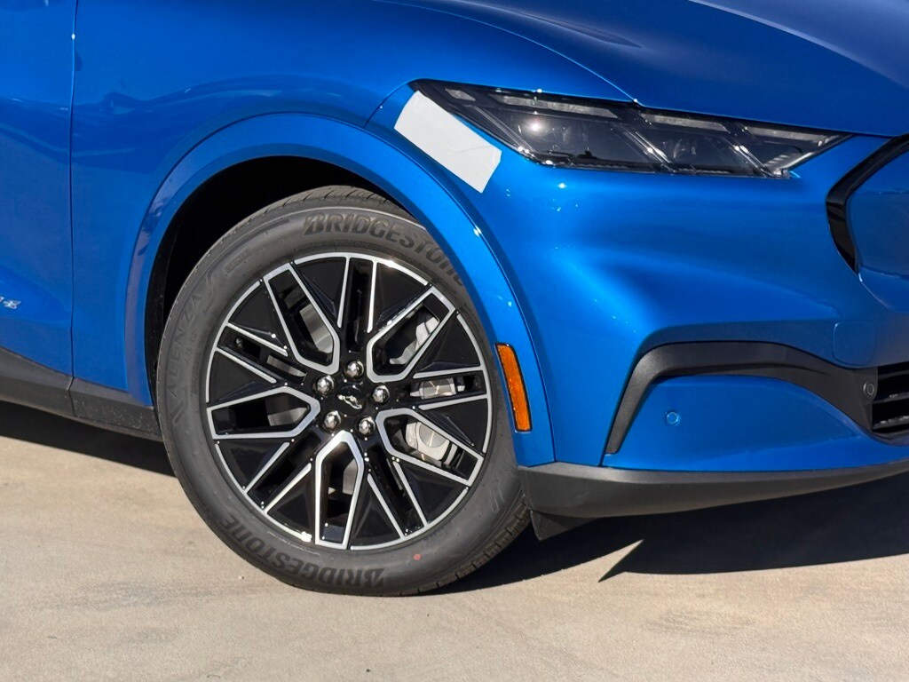 2025 Ford Mustang Mach-E Premium photo 4