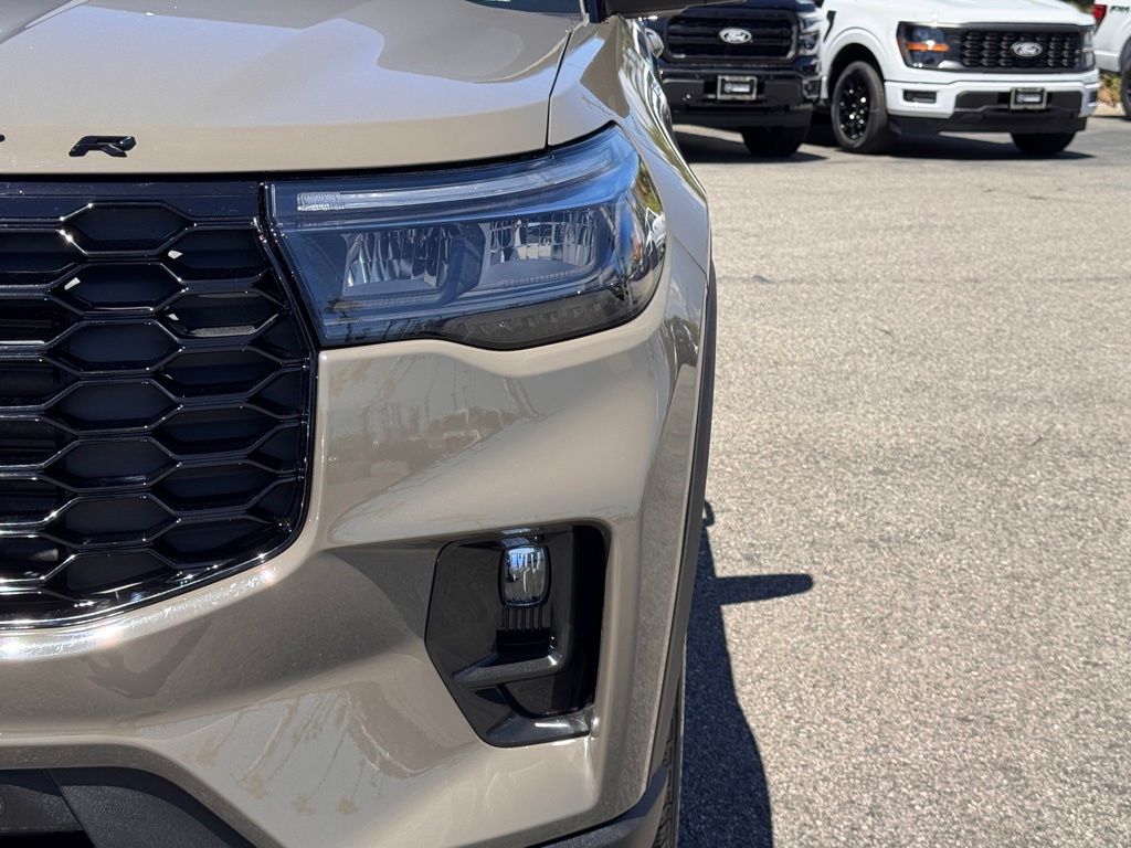 2026 Ford Explorer ST-Line photo 3